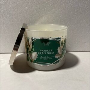Bath & Body Works Vanilla Bean Noel Candle - Green and White